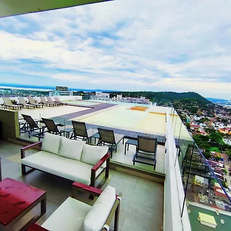 2br 2ba Con Balcon En L Y Vista Abierta, Piscina 360 Piso 27, A Pasos Del Mar Y Murallas Apartment