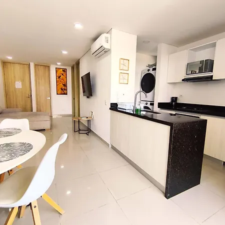 2br 2ba Con Balcon En L Y Vista Abierta, Piscina 360 Piso 27, A Pasos Del Mar Y Murallas Cartagena