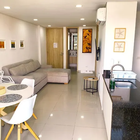 2br 2ba Con Balcon En L Y Vista Abierta, Piscina 360 Piso 27, A Pasos Del Mar Y Murallas Apartment *