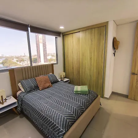 2br 2ba Con Balcon En L Y Vista Abierta, Piscina 360 Piso 27, A Pasos Del Mar Y Murallas