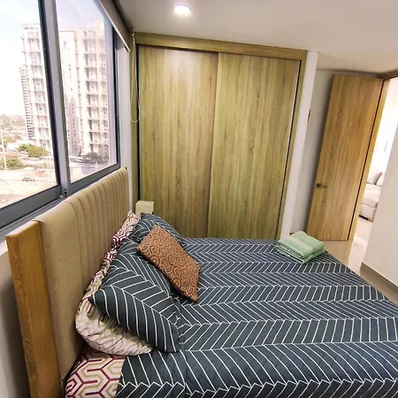 Apartment 2br 2ba Con Balcon En L Y Vista Abierta, Piscina 360 Piso 27, A Pasos Del Mar Y Murallas