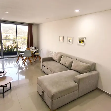 2br 2ba Con Balcon En L Y Vista Abierta, Piscina 360 Piso 27, A Pasos Del Mar Y Murallas Apartment *