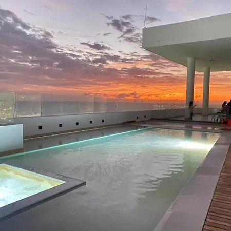 2br 2ba Con Balcon En L Y Vista Abierta, Piscina 360 Piso 27, A Pasos Del Mar Y Murallas Apartment