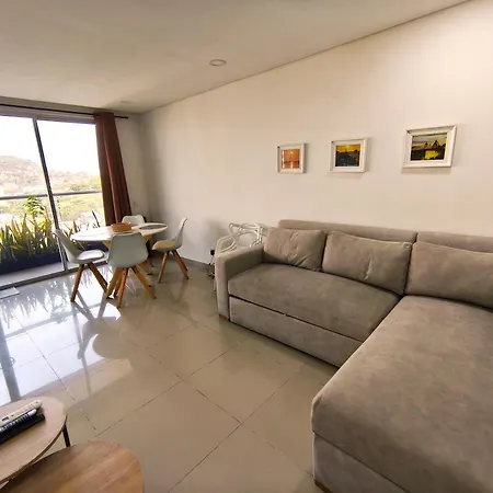 Apartment 2br 2ba Con Balcon En L Y Vista Abierta, Piscina 360 Piso 27, A Pasos Del Mar Y Murallas *