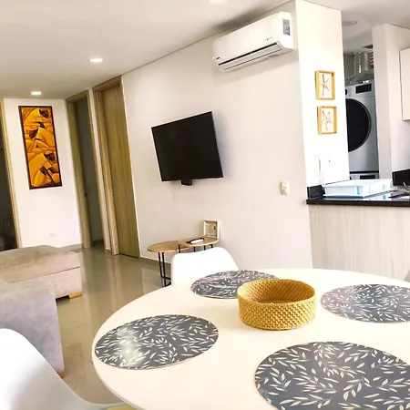 2br 2ba Con Balcon En L Y Vista Abierta, Piscina 360 Piso 27, A Pasos Del Mar Y Murallas